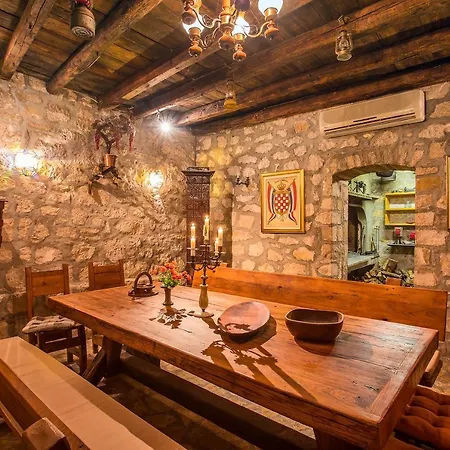 Old Stone House - Private Pool - Jacuzzi - Panoramic View -full Privacy Βίλα Jesenice (Split-Dalmatia)