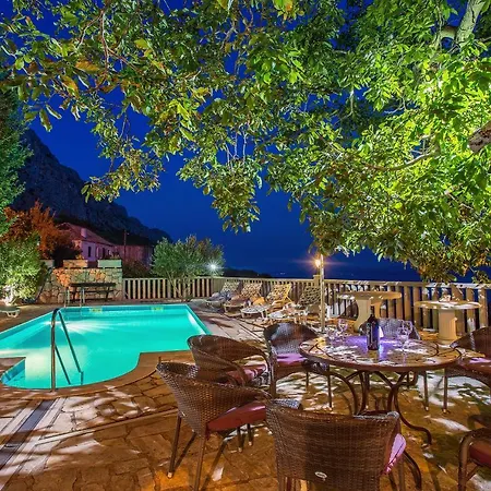 Old Stone House - Private Pool - Jacuzzi - Panoramic View -full Privacy Βίλα Jesenice (Split-Dalmatia)