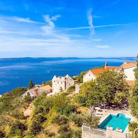 Old Stone House - Private Pool - Jacuzzi - Panoramic View -full Privacy Jesenice (Split-Dalmatia)