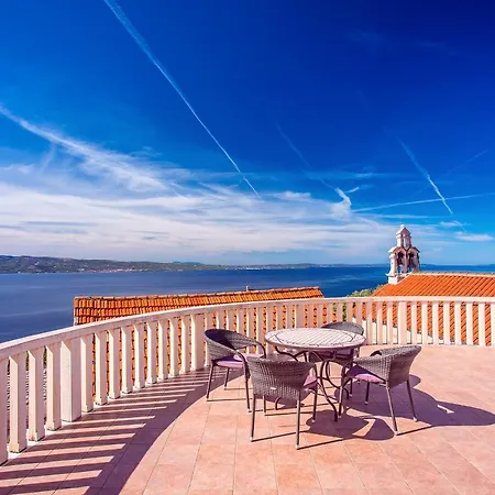 Old Stone House - Private Pool - Jacuzzi - Panoramic View -full Privacy Βίλα Jesenice (Split-Dalmatia)